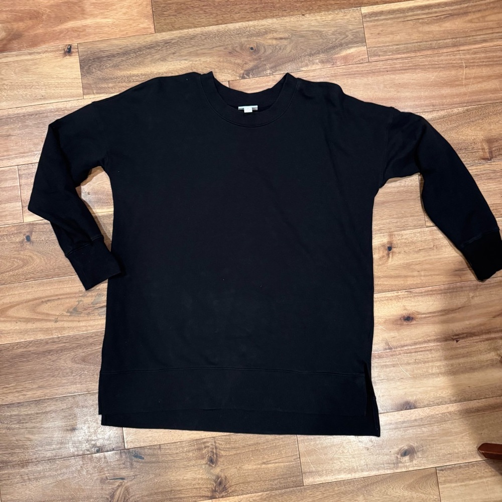 LuLaRoe Black Top size Small‎ sweatshirt